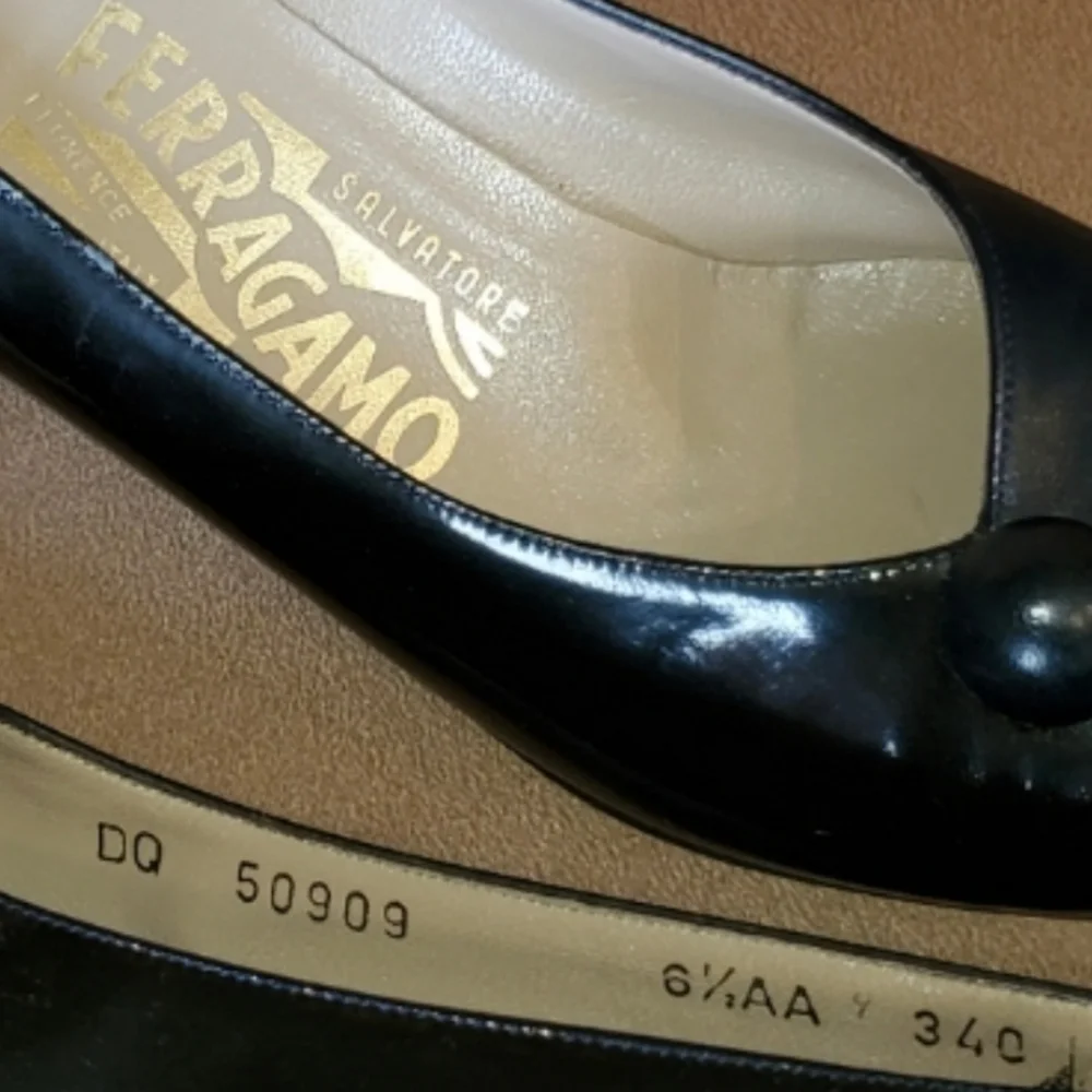 Salvatore Ferragamo Navy Blue/ Black Patent Leather Heel Pumps Shoes Sz 6 1/2 AA - Picture 5 of 12